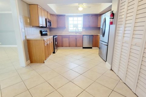 Villa ou maison à louer à Sunrise, Floride: 4 chambres, 148.64 m2 № 2270800 - photo 9