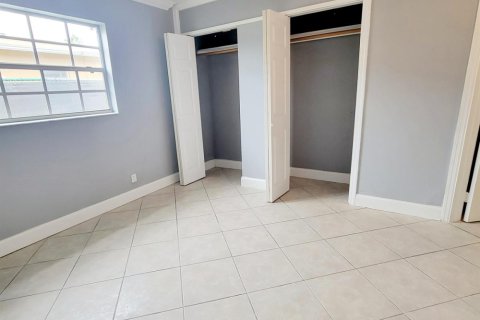 Villa ou maison à louer à Sunrise, Floride: 4 chambres, 148.64 m2 № 2270800 - photo 15