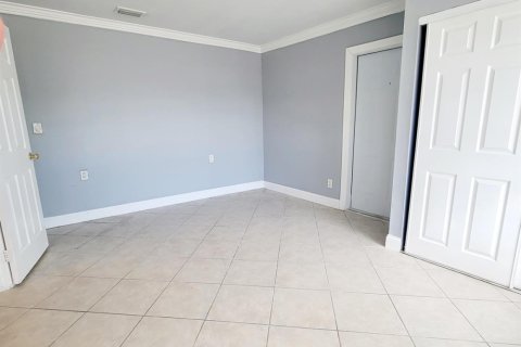 Villa ou maison à louer à Sunrise, Floride: 4 chambres, 148.64 m2 № 2270800 - photo 12