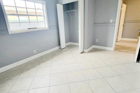 Villa ou maison à louer à Sunrise, Floride: 4 chambres, 148.64 m2 № 2270800 - photo 19