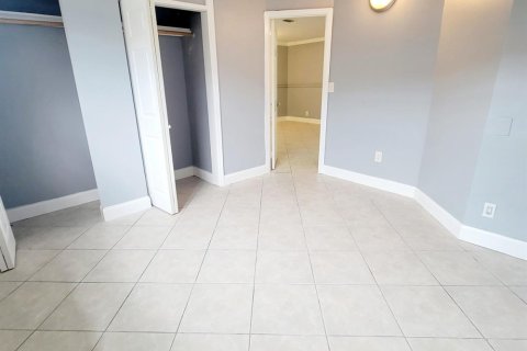 Villa ou maison à louer à Sunrise, Floride: 4 chambres, 148.64 m2 № 2270800 - photo 16