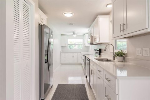 Villa ou maison à vendre à Venice, Floride: 2 chambres, 117.06 m2 № 1782731 - photo 9