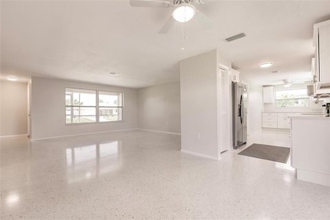 Villa ou maison à vendre à Venice, Floride: 2 chambres, 117.06 m2 № 1782731 - photo 14
