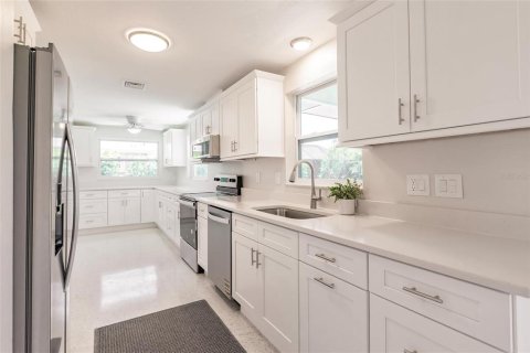 Villa ou maison à vendre à Venice, Floride: 2 chambres, 117.06 m2 № 1782731 - photo 11