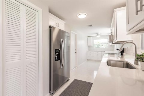 Villa ou maison à vendre à Venice, Floride: 2 chambres, 117.06 m2 № 1782731 - photo 10