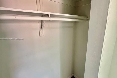 Condominio en alquiler en Miami, Florida, 1 dormitorio, 51.19 m2 № 1932018 - foto 12