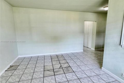Condominio en alquiler en Miami, Florida, 1 dormitorio, 51.19 m2 № 1932018 - foto 4