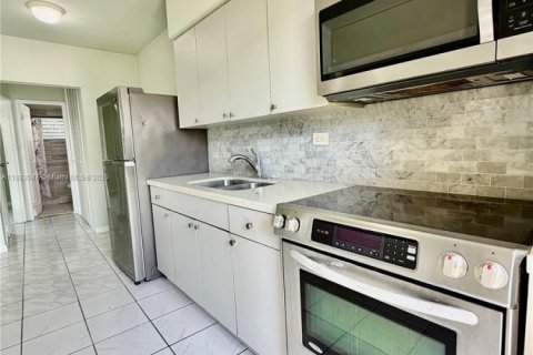 Condominio en alquiler en Miami, Florida, 1 dormitorio, 51.19 m2 № 1932018 - foto 8
