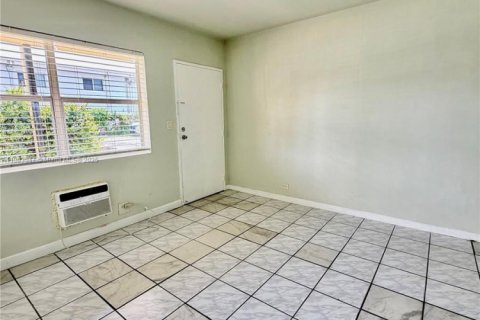 Condominio en alquiler en Miami, Florida, 1 dormitorio, 51.19 m2 № 1932018 - foto 6