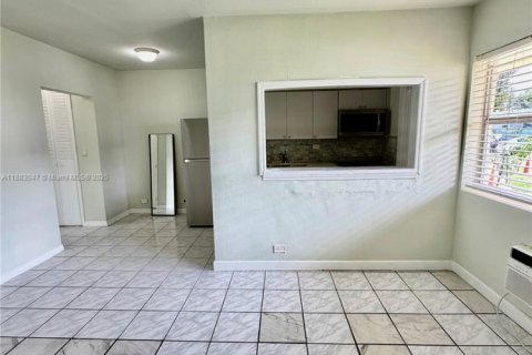 Condominio en alquiler en Miami, Florida, 1 dormitorio, 51.19 m2 № 1932018 - foto 3