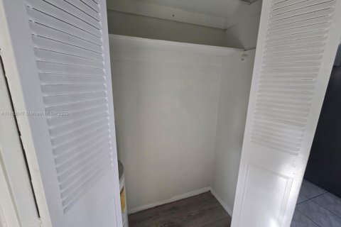 Condominio en alquiler en Miami, Florida, 1 dormitorio, 51.19 m2 № 1932018 - foto 24