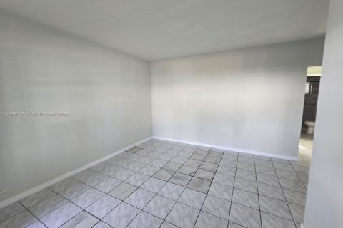 Condominio en alquiler en Miami, Florida, 1 dormitorio, 51.19 m2 № 1932018 - foto 16