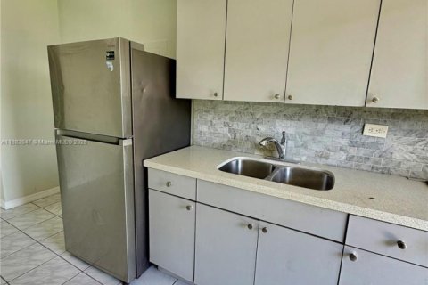 Condominio en alquiler en Miami, Florida, 1 dormitorio, 51.19 m2 № 1932018 - foto 9