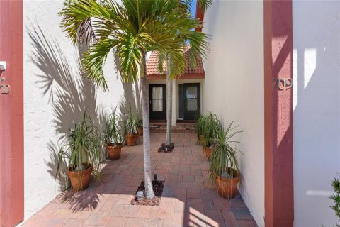 Townhouse in Nokomis, Florida 2 bedrooms, 137.96 sq.m. № 1736365 - photo 2