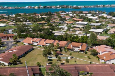 Townhouse in Nokomis, Florida 2 bedrooms, 137.96 sq.m. № 1736365 - photo 15