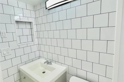 Condo in Pompano Beach, Florida, 1 bedroom № 2189655 - photo 15