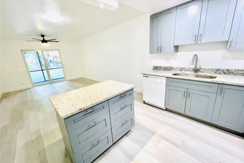 Condo in Pompano Beach, Florida, 1 bedroom № 2189655 - photo 3