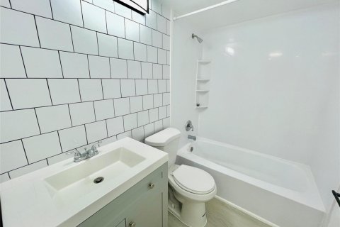 Condo in Pompano Beach, Florida, 1 bedroom № 2189655 - photo 20