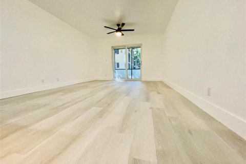 Condo in Pompano Beach, Florida, 1 bedroom № 2189655 - photo 17