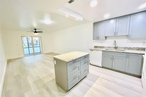 Condo in Pompano Beach, Florida, 1 bedroom № 2189655 - photo 5