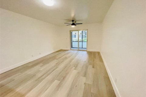 Condo in Pompano Beach, Florida, 1 bedroom № 2189655 - photo 9
