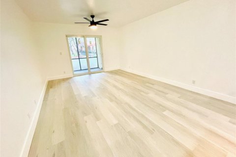 Condo in Pompano Beach, Florida, 1 bedroom № 2189655 - photo 8