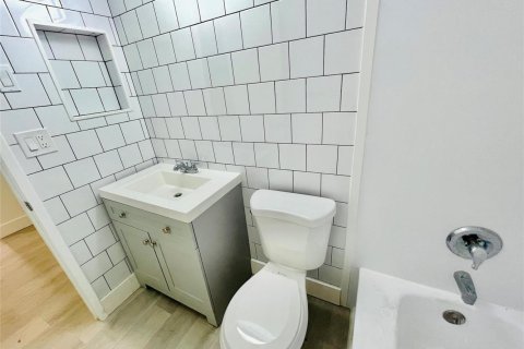 Condo in Pompano Beach, Florida, 1 bedroom № 2189655 - photo 14