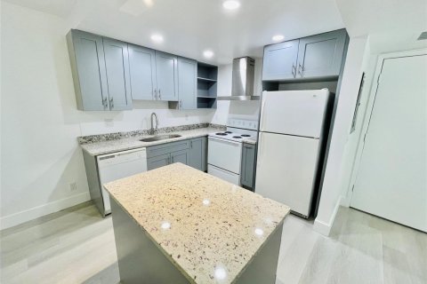 Condo in Pompano Beach, Florida, 1 bedroom № 2189655 - photo 4
