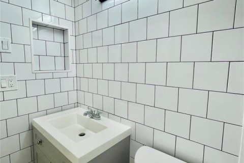 Condo in Pompano Beach, Florida, 1 bedroom № 2189655 - photo 19