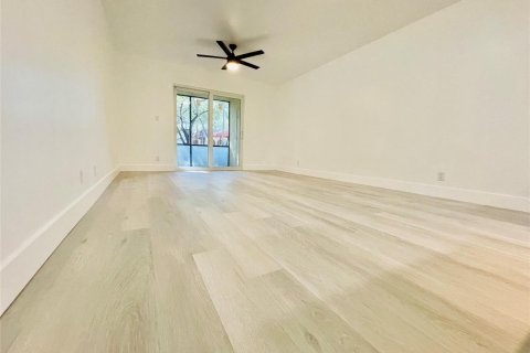 Condo in Pompano Beach, Florida, 1 bedroom № 2189655 - photo 16