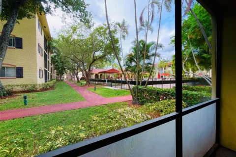 Condo in Pompano Beach, Florida, 1 bedroom № 2189655 - photo 13