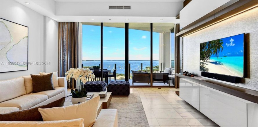 Кондоминиум с 3 спальнями в Майами, Флорида № 1996875