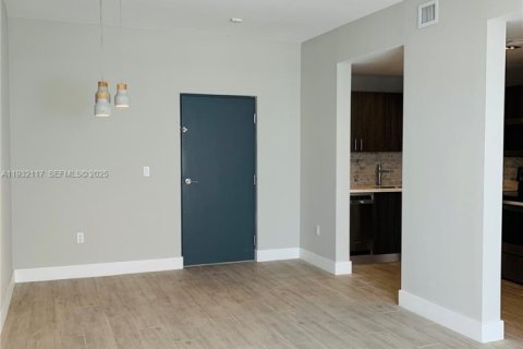 Снять в аренду квартиру в Майами-Бич, Флорида 1 спальня, 58.99м2, № 1990595 - фото 7