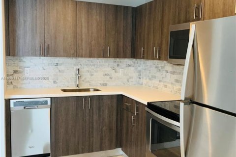 Снять в аренду квартиру в Майами-Бич, Флорида 1 спальня, 58.99м2, № 1990595 - фото 1