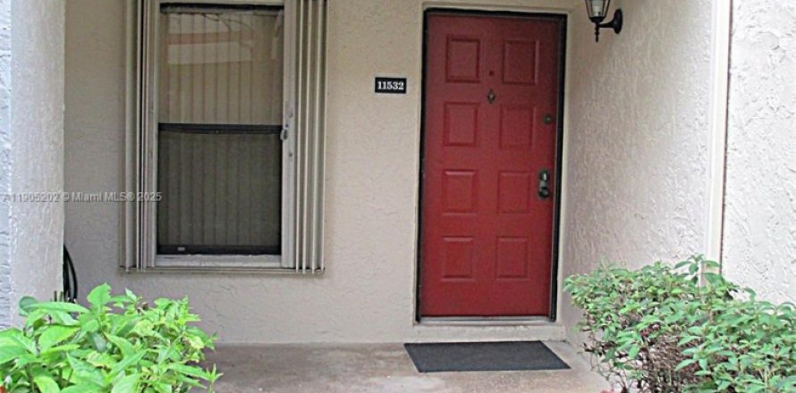 Condominio en Pembroke Pines, Florida, 2 dormitorios  № 1967812