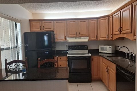 Condominio en alquiler en Pembroke Pines, Florida, 2 dormitorios, 81.75 m2 № 1967812 - foto 4