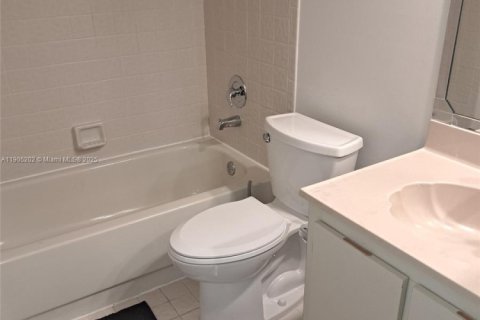 Condominio en alquiler en Pembroke Pines, Florida, 2 dormitorios, 81.75 m2 № 1967812 - foto 9