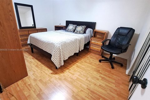 Condominio en alquiler en Pembroke Pines, Florida, 2 dormitorios, 81.75 m2 № 1967812 - foto 5