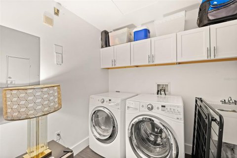 Condo in Orlando, Florida, 2 bedrooms  № 2379598 - photo 29