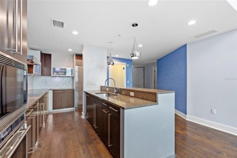 Condo in Orlando, Florida, 2 bedrooms  № 2379598 - photo 14