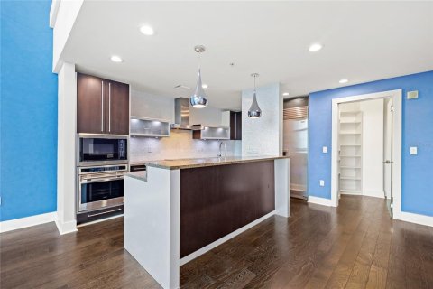 Condo in Orlando, Florida, 2 bedrooms  № 2379598 - photo 11