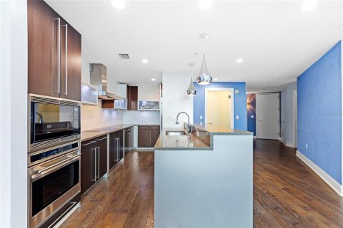 Condo in Orlando, Florida, 2 bedrooms  № 2379598 - photo 12