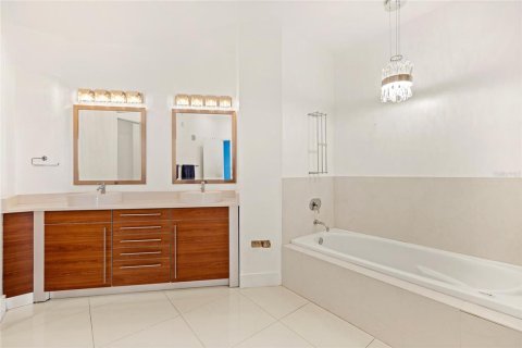 Condo in Orlando, Florida, 2 bedrooms  № 2379598 - photo 27