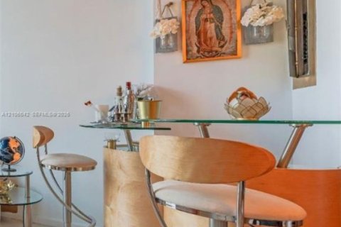Copropriété à louer à Miami, Floride: 2 chambres, 116.59 m2 № 2414781 - photo 5