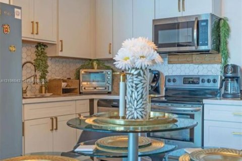 Copropriété à louer à Miami, Floride: 2 chambres, 116.59 m2 № 2414781 - photo 9