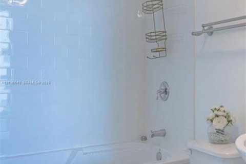 Copropriété à louer à Miami, Floride: 2 chambres, 116.59 m2 № 2414781 - photo 17