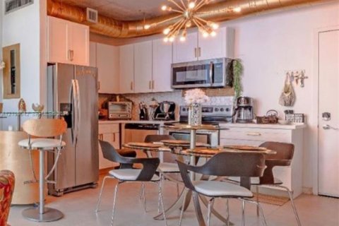 Copropriété à louer à Miami, Floride: 2 chambres, 116.59 m2 № 2414781 - photo 4
