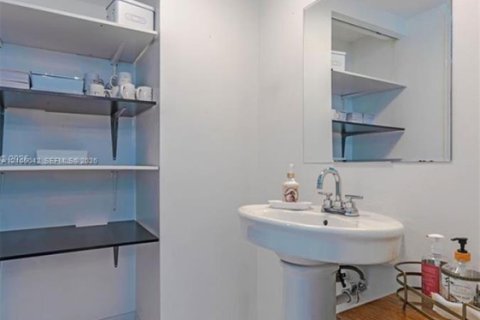 Copropriété à louer à Miami, Floride: 2 chambres, 116.59 m2 № 2414781 - photo 23