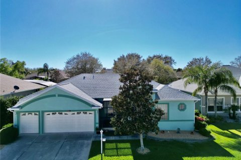 House in Leesburg, Florida 3 bedrooms, 221.2 sq.m. № 2234125