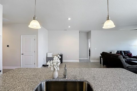 Casa en venta en Zephyrhills, Florida, 4 dormitorios, 187.76 m2 № 1828142 - foto 16